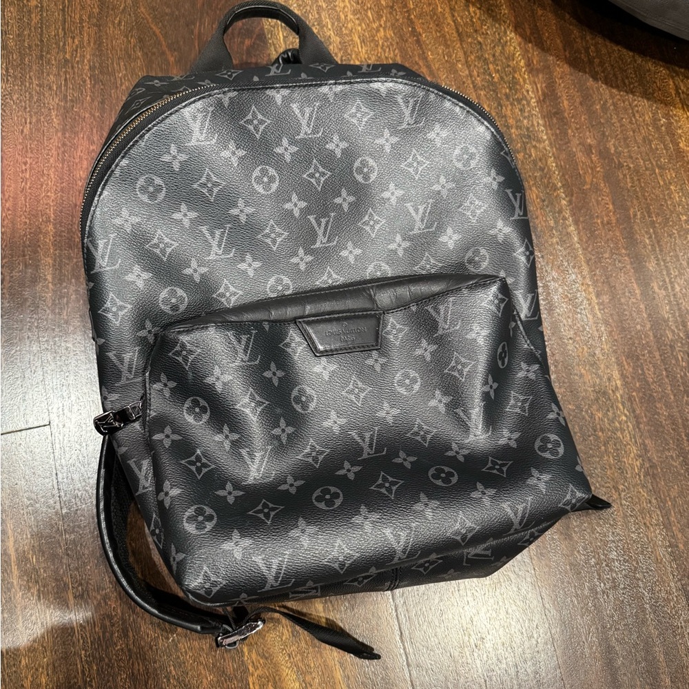 Louis Vuitton discovery backpack
STARBOY TRADE
